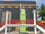 Masjid MIA AL NASRI di Desa Semeteh, Kecamatan Muara Lakitan, Kabupaten Musi Rawas, menjadi destinasi wisata religi yang menarik perhatian karena memiliki desain menyerupai Ka'bah di Makkah