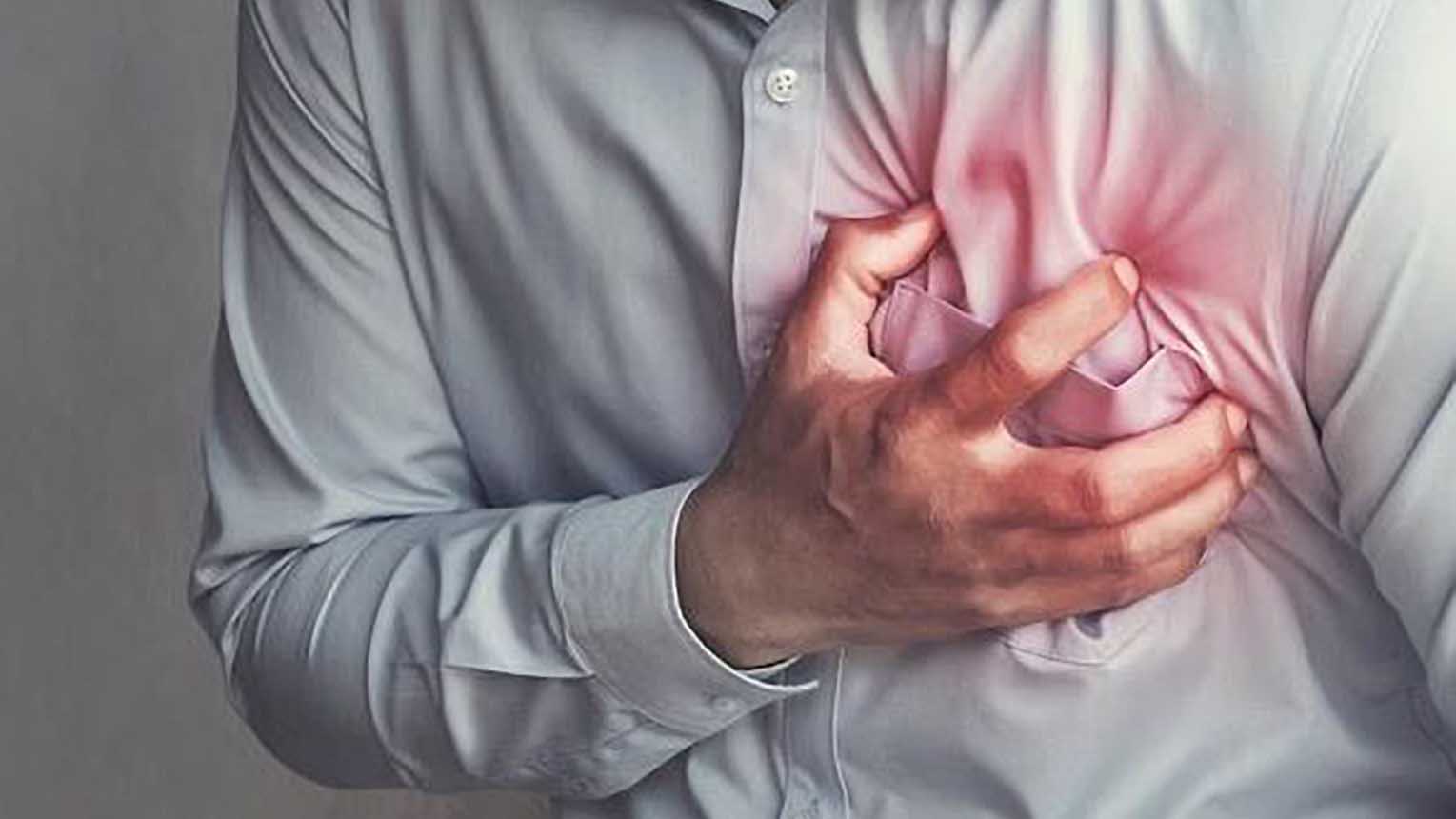 Penyakit jantung dapat memburuk dan menimbulkan komplikasi serius, seperti gagal jantung dan henti jantung mendadak, bila tidak ditangani dengan tepat.