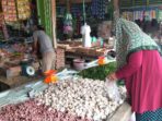 Salah seorang pedagang cabai di Pasar B Srikaton Kecamatan Tugumulyo, Musi Rawas. 