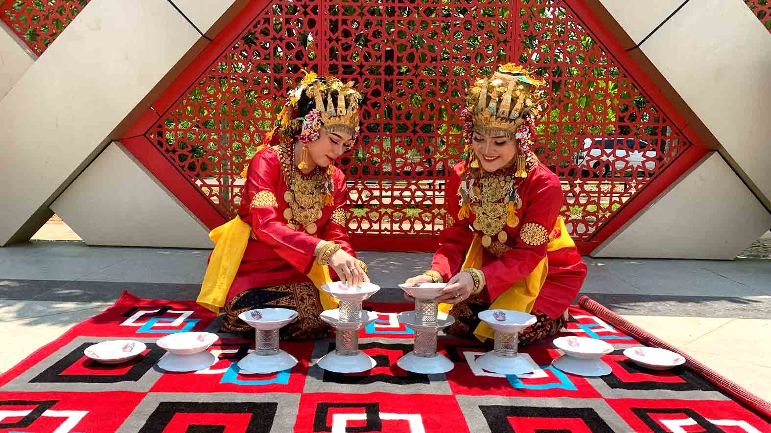Tari Piring Gelas asal Kabupaten Musi Rawas yang resmi ditetapkan sebagai Warisan Budaya Takbenda Indonesia Tahun 2026 oleh Kementerian Kebudayaan.