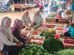 Suasana aktivitas jual beli di Pasar B Srikaton, Kecamatan Tugumulyo, Kabupaten Musi Rawas, Jumat 24 Juli 2026.