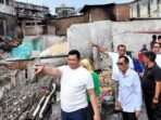 Kepala Lapas Narkotika Kelas IIA Muara Beliti, Herdianto, didampingi jajaran pejabat struktural dan pegawai saat menyerahkan bantuan sosial kepada warga Kota Lubuk Linggau yang menjadi korban kebakaran. Kepala Lapas Narkotika Kelas IIA Muara Beliti, Herdianto, didampingi jajaran pejabat struktural dan pegawai saat menyerahkan bantuan sosial kepada warga Kota Lubuk Linggau yang menjadi korban kebakaran.