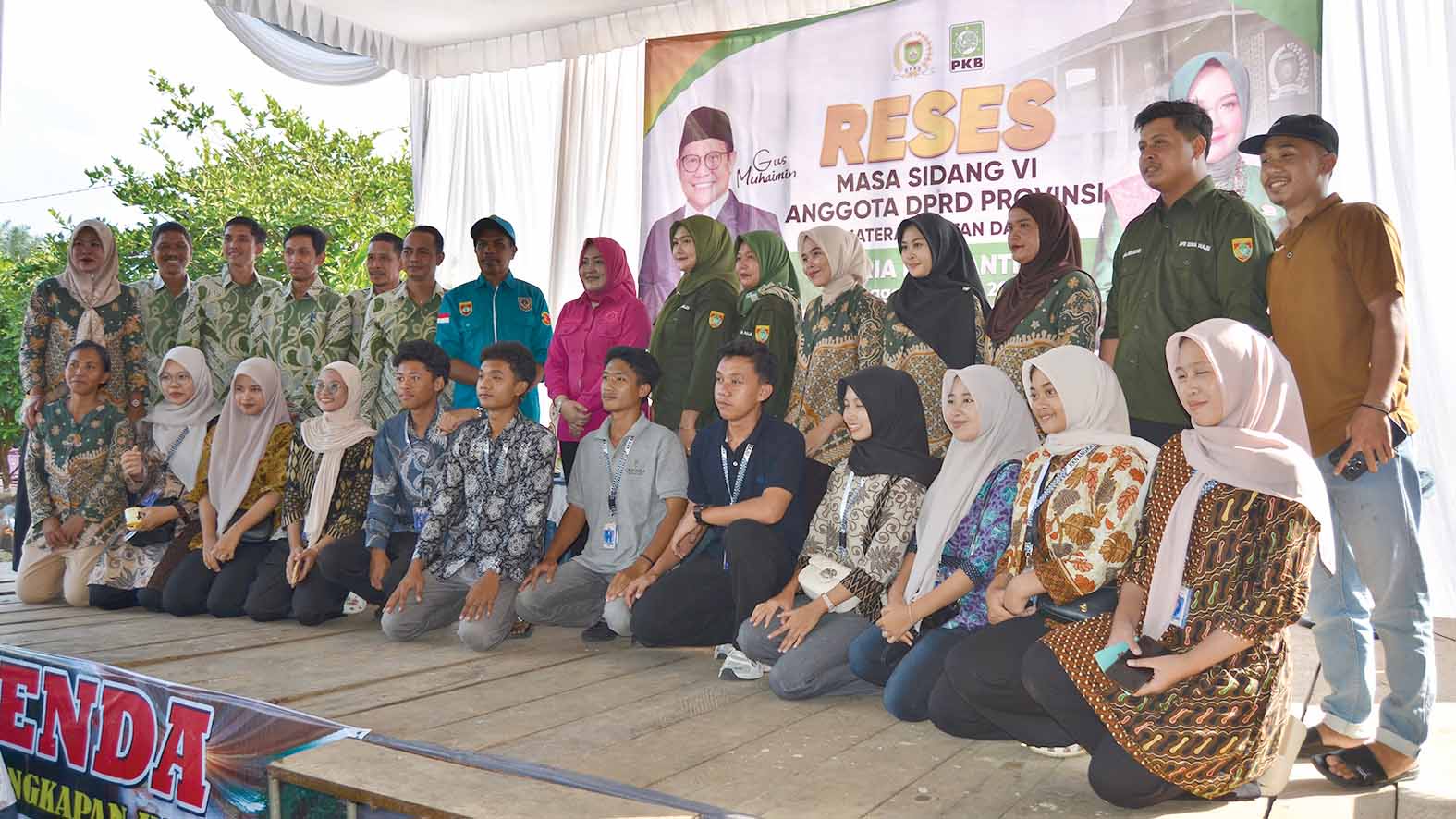 Anggota DPRD Sumsel Elvaria Novianti, S.E foto bersama warga Desa Suka Maju, Kecamatan Sumber Harta, Kabupaten Musi Rawas, saat reses masa sidang VI Kamis 9 Juli 2026.