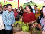 Operasi pasar murah diharapkan dapat meringankan beban pengeluaran rumah tangga, terutama dalam memenuhi kebutuhan beras sebagai bahan pangan utama Operasi pasar murah diharapkan dapat meringankan beban pengeluaran rumah tangga, terutama dalam memenuhi kebutuhan beras sebagai bahan pangan utama