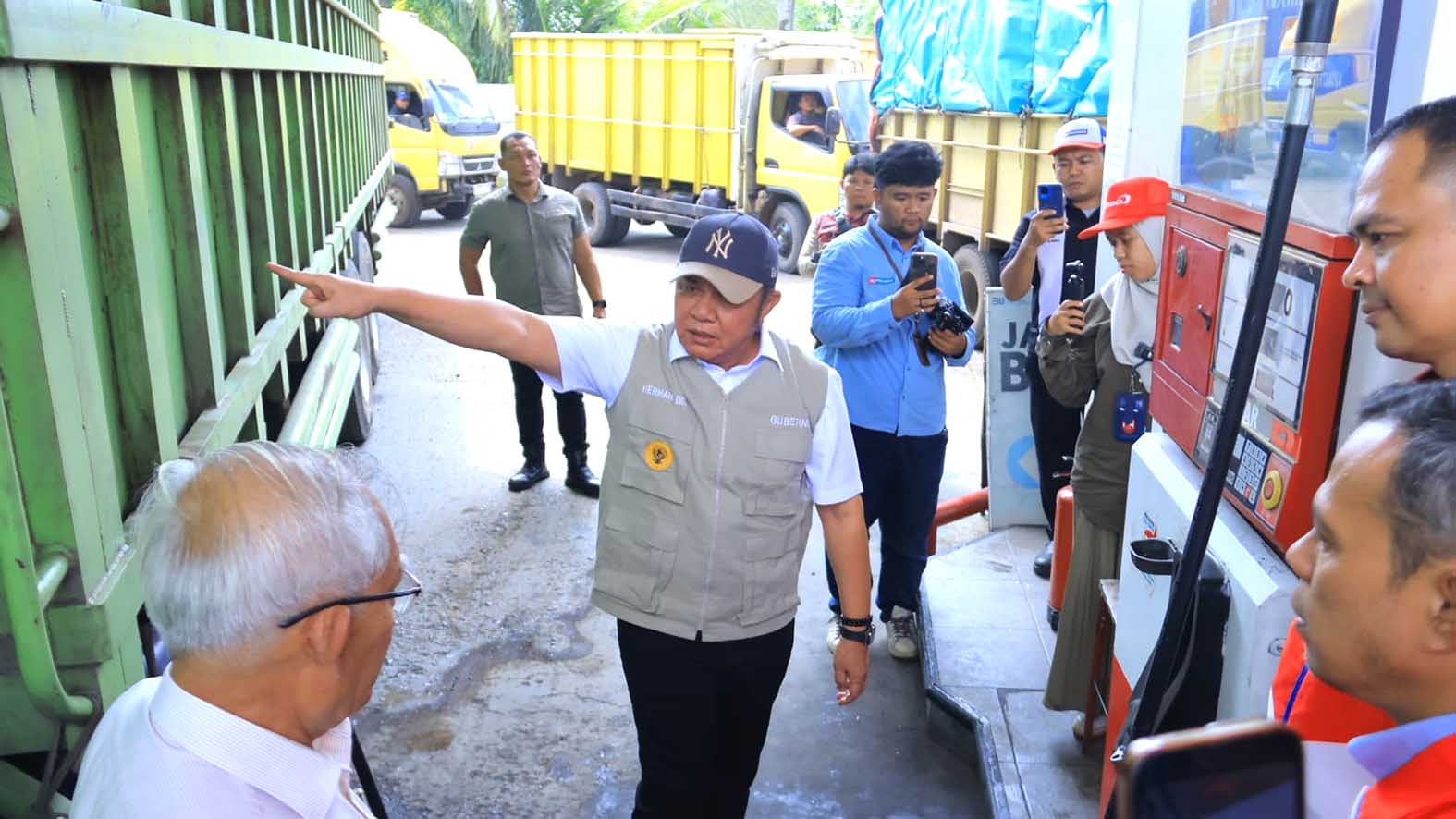 Gubernur Sumatera Selatan Herman Deru meninjau ke enam SPBU di Palembang, Banyuasin, dan Ogan Ilir. Foto: Dok. Pemprov Sumsel