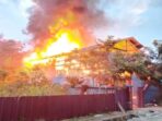 Salah satu kejadian kebakaran rumah di Kabupaten Musi Rawas yang diakibatkan korsleting listrik. Masyarakat diimbau untuk lebih hati-hati saat menggunakan listrik untuk keperluan rumah tangga.
