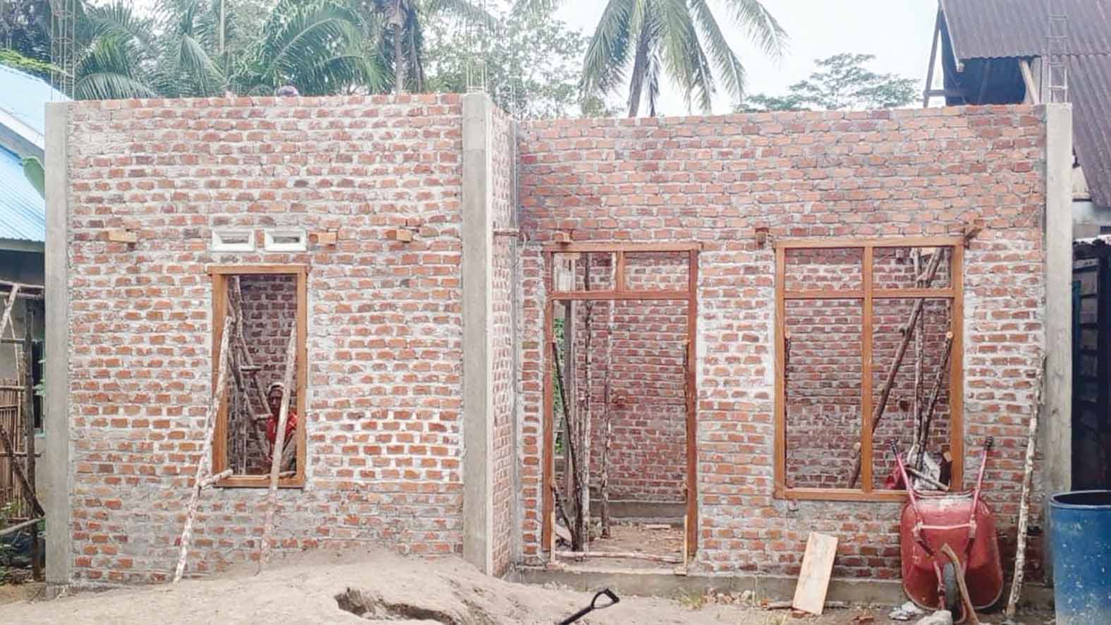Salah satu rumah tidak layak huni yang saat ini sedang proses pembangunan bedah rumah, di Purwodadi Kecamatan Jaya Loka dan Rubuk Rumbai, Kecamatan Ketuan Negeri