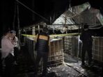 Penggerebekan tempat penyulingan minyak mentah tanpa izin di Desa Ulak Paceh, Kecamatan Lawang Wetan, Kabupaten Muba Selasa 28 Juli 2026 sekitar pukul 23.30 WIB. Foto: Dok. Polda Sumsel Penggerebekan tempat penyulingan minyak mentah tanpa izin di Desa Ulak Paceh, Kecamatan Lawang Wetan, Kabupaten Muba Selasa 28 Juli 2026 sekitar pukul 23.30 WIB. Foto: Dok. Polda Sumsel