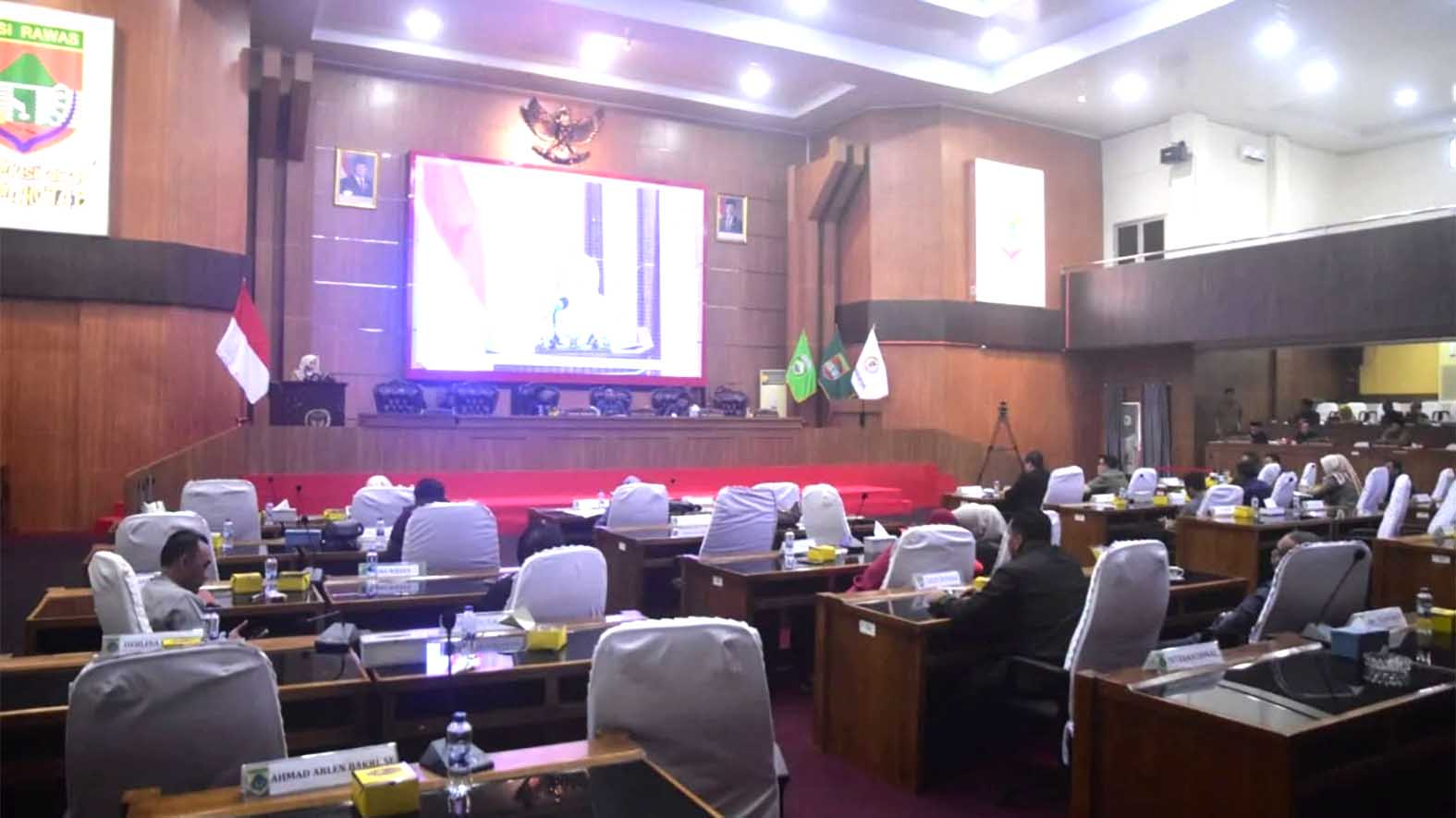 Rapat Paripurna DPRD Kabupaten Musi Rawas dalam rangka mendengarkan pandangan umum fraksi-fraksi dewan terhadap Rancangan Peraturan Daerah (Raperda) tentang Pertanggungjawaban Pelaksanaan APBD Kabupaten Musi Rawas Tahun Anggaran 2025