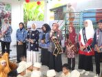 Bunda Literasi sekaligus Bunda PAUD Kabupaten Muratara, Hj Nafisah Wahyudi bersama Relawan Literasi Masyarakat (RELIMA) Perpustakaan Nasional RI Lokus Musi Rawas Utara, Tampu Bolon Suvardi, mereka menggelar kegiatan literasi bertajuk "Membaca Awal Petualangan, Mendongeng Jembatan Imajinasi Anak" . Foto : Dok Diskominfotiksan Muratara Bunda Literasi sekaligus Bunda PAUD Kabupaten Muratara, Hj Nafisah Wahyudi bersama Relawan Literasi Masyarakat (RELIMA) Perpustakaan Nasional RI Lokus Musi Rawas Utara, Tampu Bolon Suvardi, mereka menggelar kegiatan literasi bertajuk "Membaca Awal Petualangan, Mendongeng Jembatan Imajinasi Anak" . Foto : Dok Diskominfotiksan Muratara