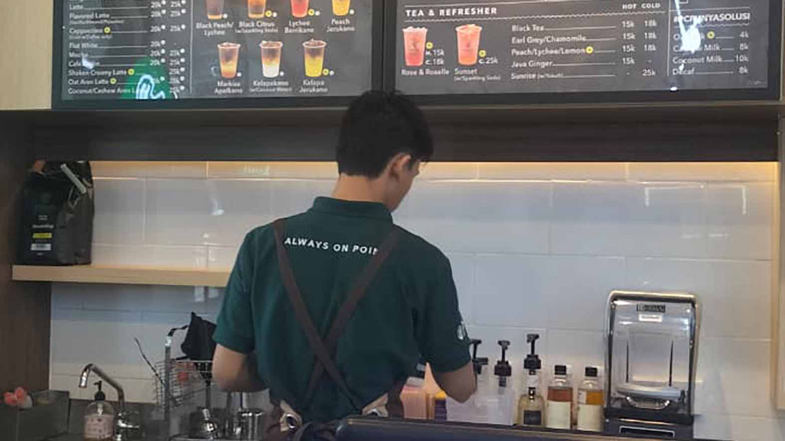 Gerai minuman kekinian di Jalan Yos Sudarso, Kelurahan Watervang, Kecamatan Lubuk Linggau Timur I, Kota Lubuk Linggau untuk memanfaatkan promo minuman Rp5 ribu. FOTO : PUTRI ANANDA/LINGGAU POS
