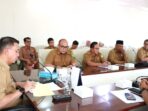 Plt Asisten Bidang Perekonomian dan Pembangunan Setda Muba, Akhmad Toyibir S.STP meminta PT PLN segera menuntaskan penyalaan jaringan listrik di Desa Lubuk Bintialo, Desa Sako Suban, dan Desa Pangkalan Bulian, Kecamatan Batang Hari Leko, Selasa 28 Juli 2026. Plt Asisten Bidang Perekonomian dan Pembangunan Setda Muba, Akhmad Toyibir S.STP meminta PT PLN segera menuntaskan penyalaan jaringan listrik di Desa Lubuk Bintialo, Desa Sako Suban, dan Desa Pangkalan Bulian, Kecamatan Batang Hari Leko, Selasa 28 Juli 2026.