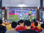 Bupati Muba HM Toha nobar Piala Dunia 2026 bersama ratusan warga. Foto: Dok. Linggau Pos