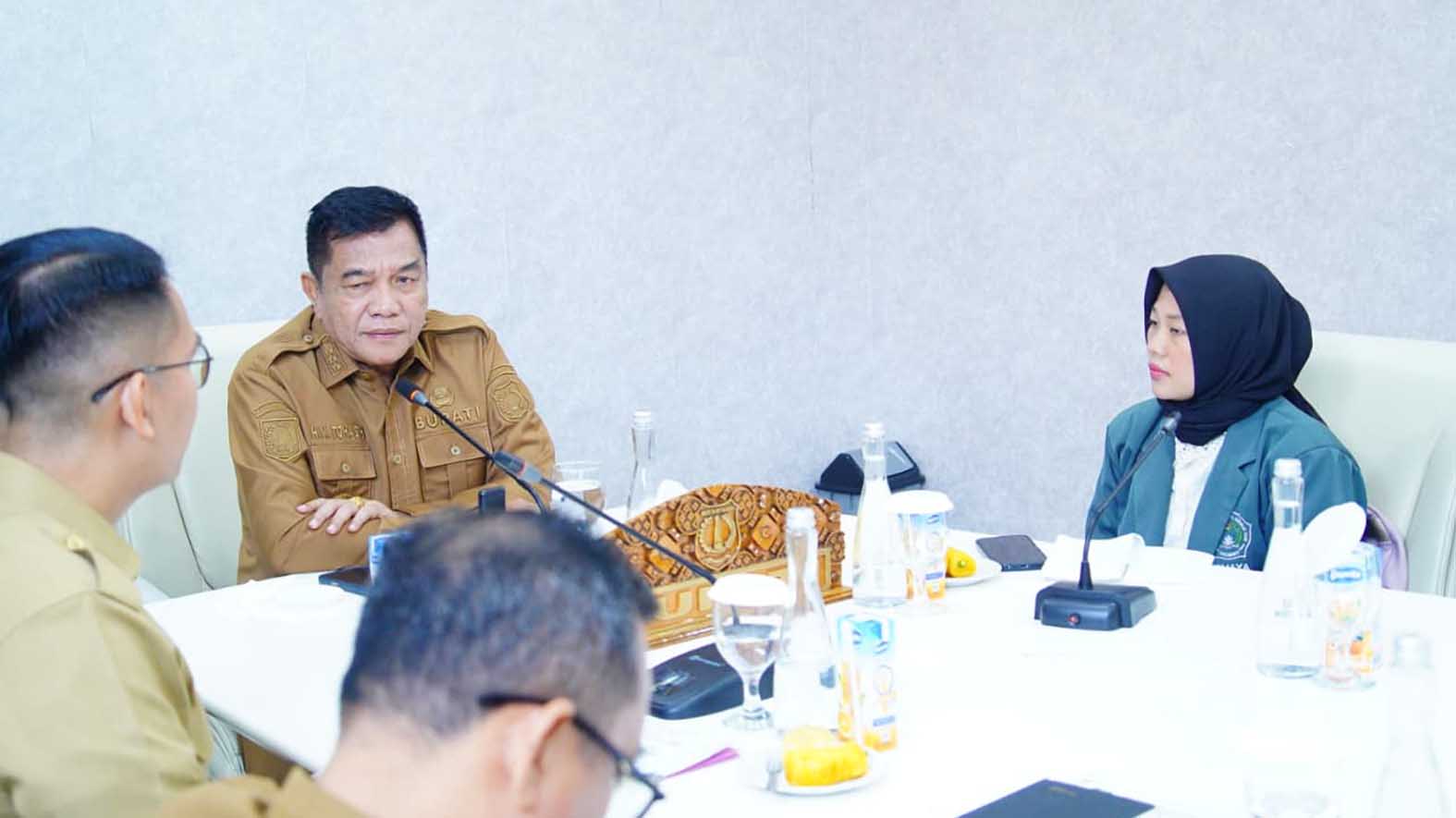 Bupati Muba H. M. Toha Tohet, SH menerima audiensi Pengurus IKPM Muba Yogyakarta di Guest House Griya Bumi Serasan Sekate, Selasa 28 Juli 2026. Foto : Dok. Pemkab Muba