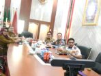 Rakor Penyelesaian Antrean Pengisian BBM Bersubsidi di SPBU diikuti jajaran pejabat Pemkab Banyuasin. Foto: Dok. Pemkab Banyuasin
