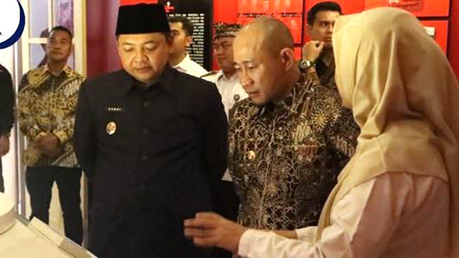 Wali Kota Lubuk Linggau, H Rachmat Hidayat bersama rombongan saat melakukan Kunjungan Studi (Benchmarking) Penyelenggaraan Infrastruktur Telekomunikasi pada Ruang Milik Jalan (Rumija), di Sabdha Mandala Madya, Balai Kota Mojokerto, Rabu 5 Agustus 2026.