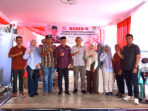 Anggota DPRD Kota Lubuk Linggau, H Yaudi foto bersama lurah pada acara reses II sesi ke-2 tahun 2026 di Kelurahan Mesat Jaya, Kecamatan Lubuk Linggau Timur II, Kota Lubuk Linggau, Minggu 2 Agustus 2026.