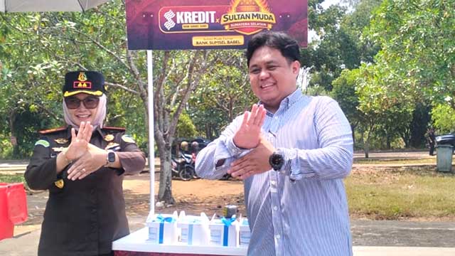 Pemimpin Cabang Bank Sumsel Babel Muara Beliti, Guntara Syahtiar saat menghadiri kegiatan Turnamen Kejaksaan Negeri (Kajari) Bola Voli Cup yang digelar di Taman Beregam Muara Beliti, Kabupaten Musi Rawas (Mura), pada 24–26 Agustus 2026.