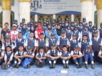 Anggota gerak jalan putra dan putri MTsN 1 Lubuk Linggau saat mengikuti lomba gerak jalan tingkat Kota Lubuk Linggau. Foto: Dok. MTsN 1 Lubuk Linggau