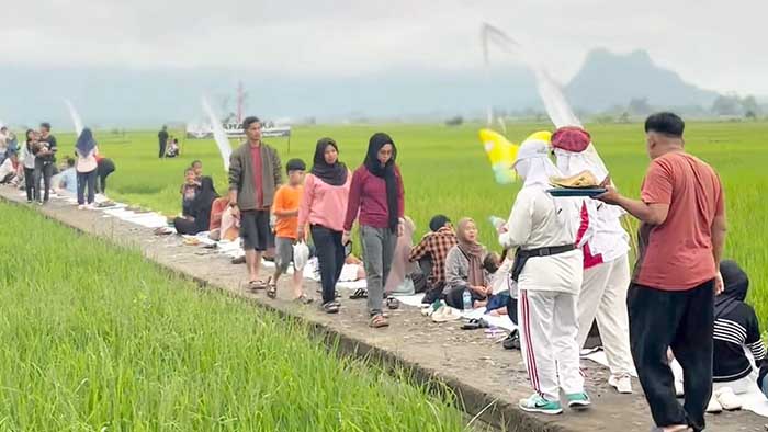 Suasana di Mahaloka berada di kawasan persawahan Desa Mataram, Kecamatan Tugumulyo.