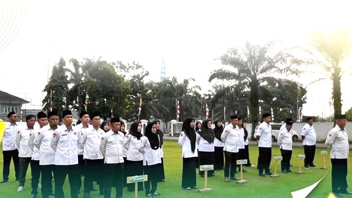 Pegawai Kemenag Kabupaten Musi RAwas mengikuti apel pagi rutin di halaman kantor, Senin 3 Agustus 2026.