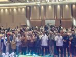 Anggota DPR RI, H Fauzi Amro foto bersama Kepala SMKN 3 Lubuk Linggau Suhar Jendro dan dewan guru serta pelajar penerima PIP usai penyerahan bantuan PIP secara simbolis, Selasa 11 Agustus 2026.