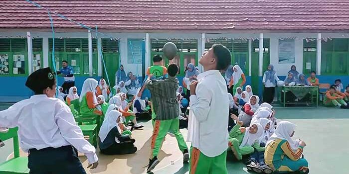 Para siswa mengikuti perlombaan dalam rangka memeriahkan HUT ke-81 Kemerdekaan Republik Indonesia. Foto: Dok. Pribadi
