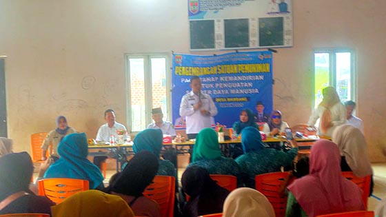 Kegiatan Pengembangan Satuan Permukiman pada Tahap Kemandirian yang dilaksanakan di Gedung Serba Guna Dusun 1 Desa Mambang, Rabu 30 Juli 2026 dan diikuti sebanyak 30 peserta.