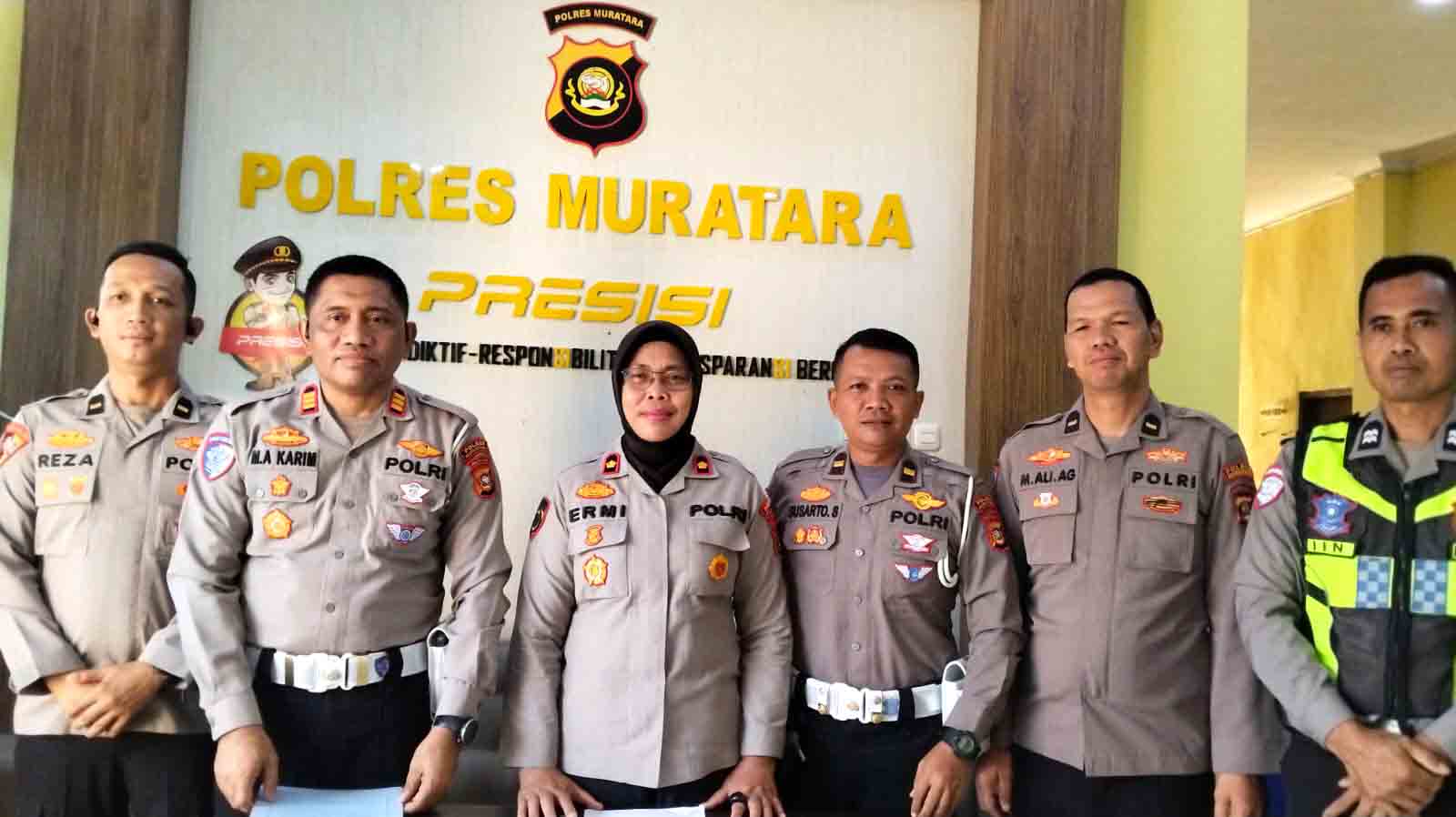 Pihak Polres Muratara saat melakukan press relese terkait penetapan dua tersangka dalam kasus kecelakaan maut antara bus ALS bertabrakan dengan truk tangki BBM di Muratara, yakni Direktur PT Sinar Bumi Pertiwi (SBP), Shandi Hermanto dan Direktur PT Antar Lintas Sumatera (ALS), Chandra Lubis. Foto : Dok Polres Muratara