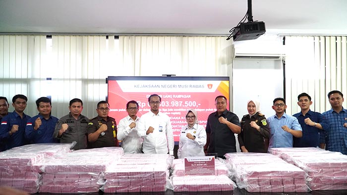 Tumpukan uang senilai Rp61,8 miliar hasil rampasan perkara korupsi penerbitan Surat Penguasaan Hak (SPH) perkebunan di Kabupaten Musi Rawas akhirnya dieksekusi Kejaksaan Negeri (Kejari) Musi Rawas.