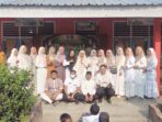 Kepala SDN 56 Lubuk Linggau foto bersama dengan dewan guru dan staf setelah melaksanakan kegiatan Shalat Istisqa dan Peringatan Maulid Nabi Muhammad SAW. Foto: Muslimin/Linggau Pos Kepala SDN 56 Lubuk Linggau foto bersama dengan dewan guru dan staf setelah melaksanakan kegiatan Shalat Istisqa dan Peringatan Maulid Nabi Muhammad SAW. Foto: Muslimin/Linggau Pos