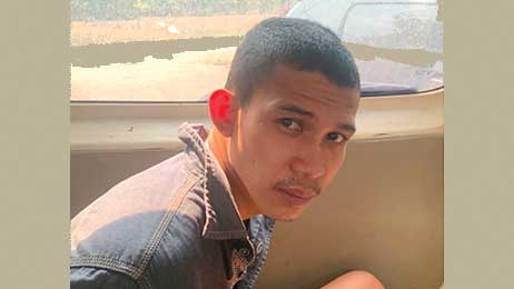 Solihin (24) warga Desa Pendingan Kecamatan Muara Lakitan Kabupaten Musi Rawas (Mura) tega tusuk kakak kandungnya sendiri, Sahori (29)