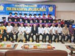 Wali Kota Lubuk Linggau H Rachmat Hidayat, Ketua Yayasan Bina Bangsa Lubuk Linggau Ardiansyah, S.Kom., bersama unsur pimpinan STMIK BNJ, wisudawan dan tamu undangan berfoto bersama. Foto : Mukmin / Linggau Pos – Wali Kota Lubuk Linggau H Rachmat Hidayat, Ketua Yayasan Bina Bangsa Lubuk Linggau Ardiansyah, S.Kom., bersama unsur pimpinan STMIK BNJ, wisudawan dan tamu undangan berfoto bersama. Foto : Mukmin / Linggau Pos –
